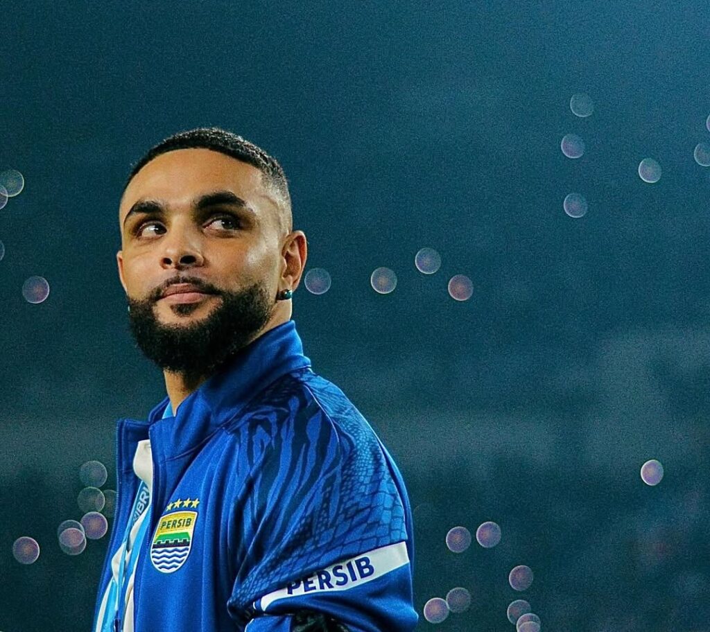 Layvin Kurzawa saat resmi berpisah dengan Persib Bandung