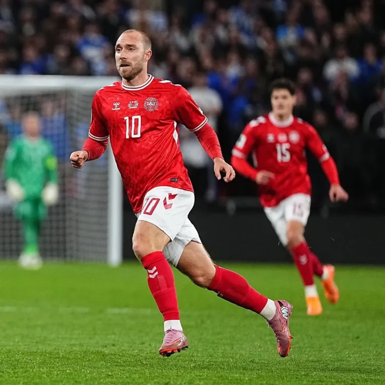 Christian Eriksen saat laga Denmark vs Ukraina usai kolaps di lapangan