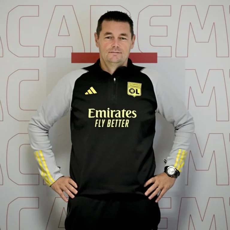 Pierre Sage dikabarkan segera menjadi pelatih kepala baru Crystal Palace