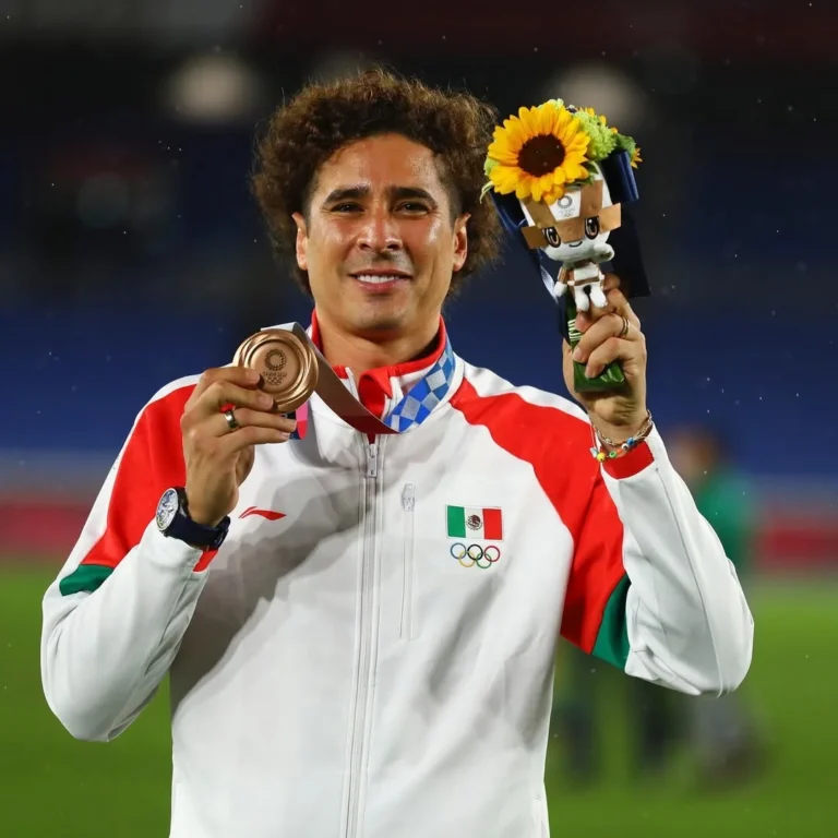 Guillermo Ochoa kiper timnas Meksiko yang berpeluang tampil di Piala Dunia keenam