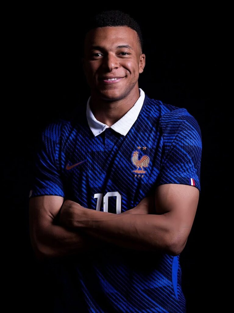 Kylian Mbappe dalam konteks laga Prancis dan duel Sepatu Emas dengan Messi